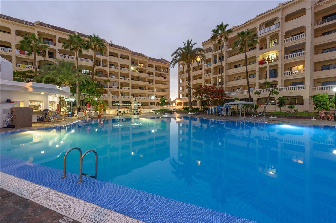castle harbour Aparthotel Los Cristianos  Exteriör bild